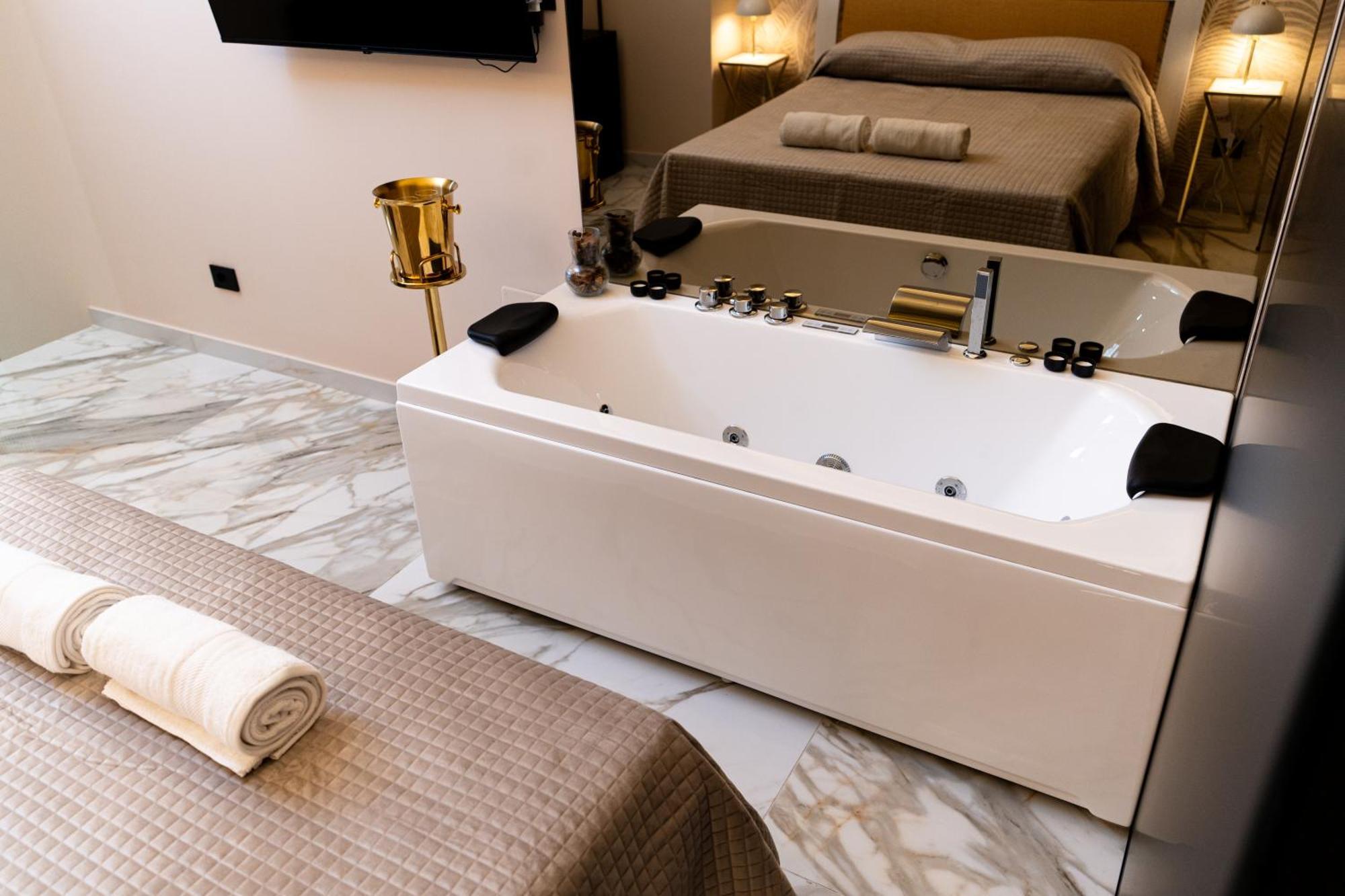 Golden Moon Holiday House Катанія Екстер'єр фото